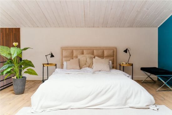 quarto com cama limpeza e higienização de cochão